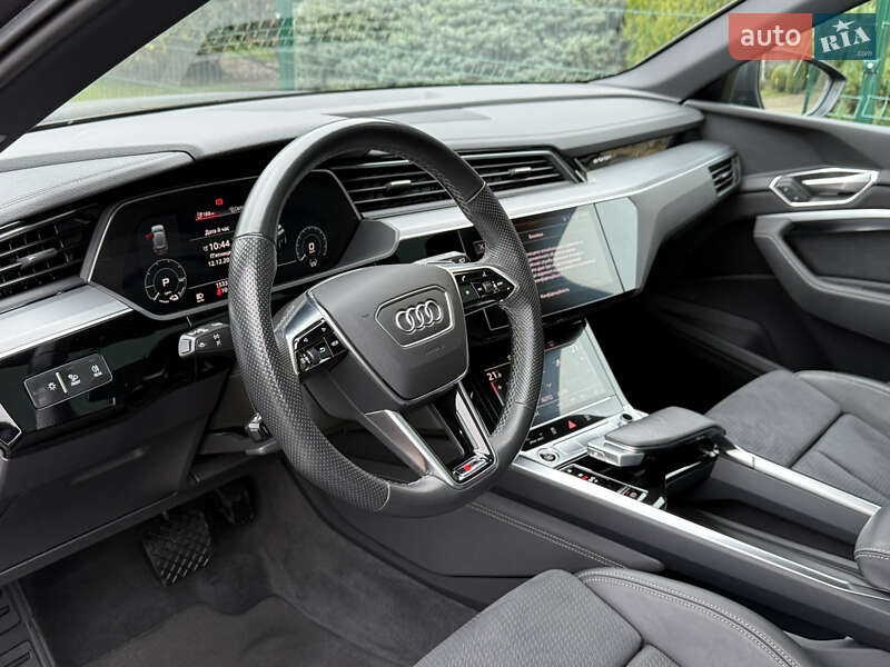 Внедорожник / Кроссовер Audi e-tron 2022 в Ровно