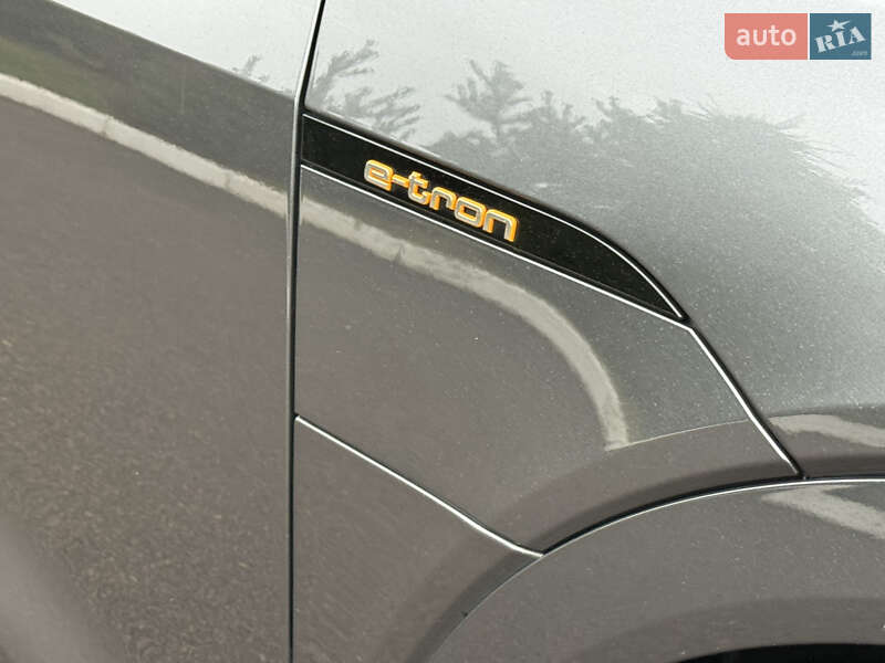 Внедорожник / Кроссовер Audi e-tron 2022 в Ровно