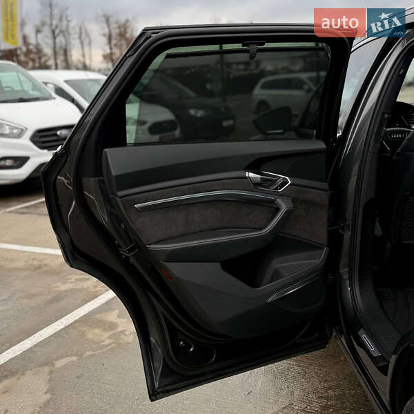 Внедорожник / Кроссовер Audi e-tron 2019 в Киеве фото 57 Внедорожник / Кроссовер Audi e-tron 2019 в Киеве
