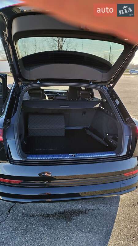 Внедорожник / Кроссовер Audi e-tron 2019 в Киеве