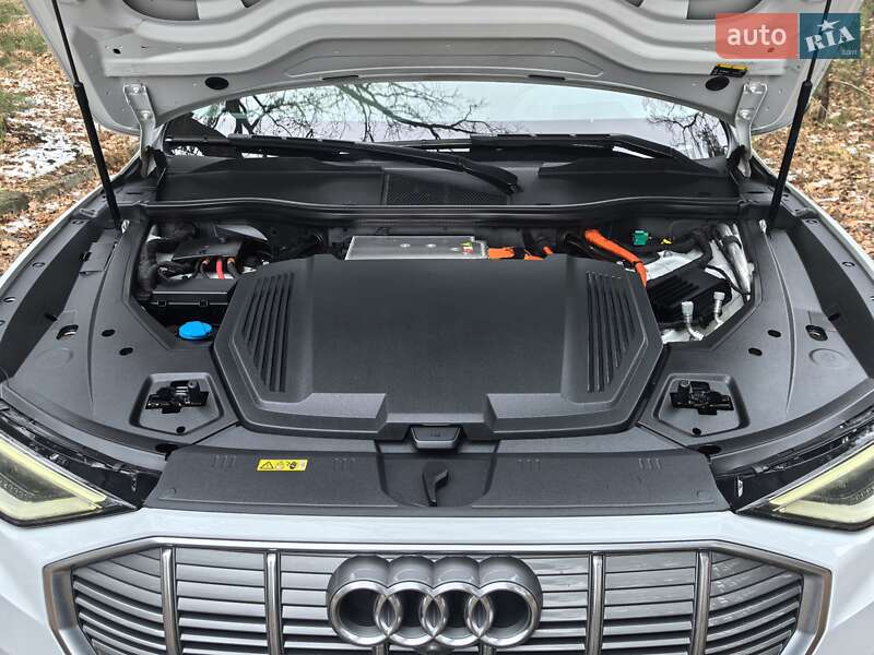 Внедорожник / Кроссовер Audi e-tron 2019 в Киеве