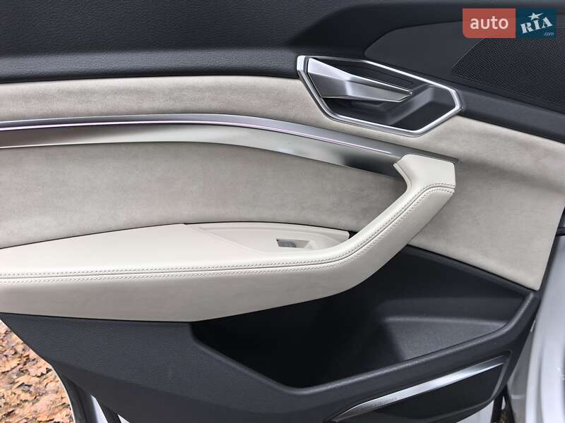 Внедорожник / Кроссовер Audi e-tron 2019 в Киеве