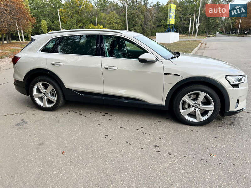 Внедорожник / Кроссовер Audi e-tron 2020 в Харькове