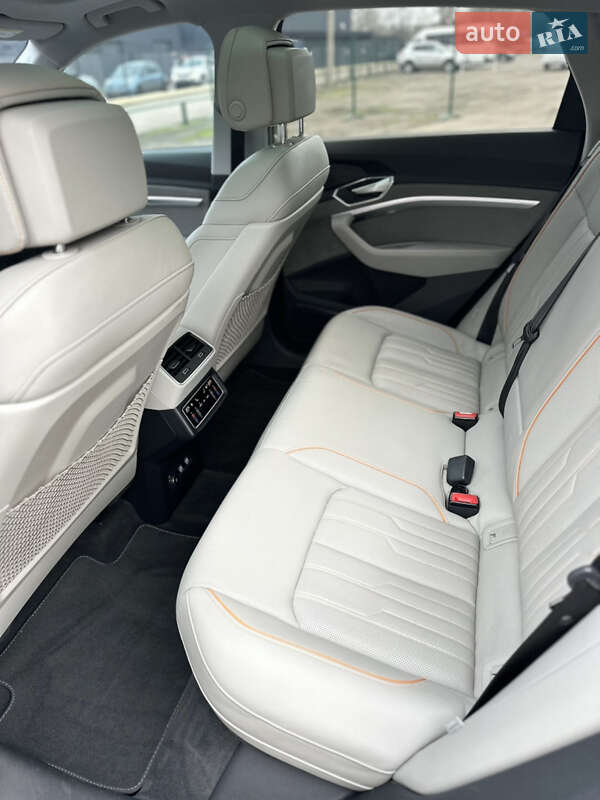 Внедорожник / Кроссовер Audi e-tron 2019 в Киеве
