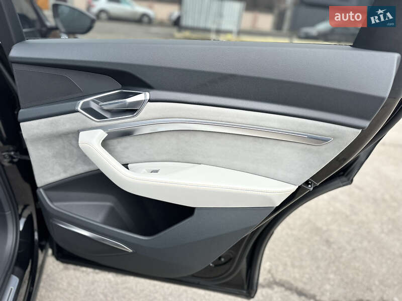 Внедорожник / Кроссовер Audi e-tron 2019 в Киеве