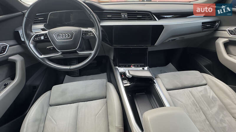 Внедорожник / Кроссовер Audi e-tron 2020 в Сваляве фото 53 Внедорожник / Кроссовер Audi e-tron 2020 в Сваляве