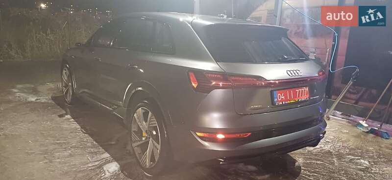 Позашляховик / Кросовер Audi e-tron 2021 в Дніпрі