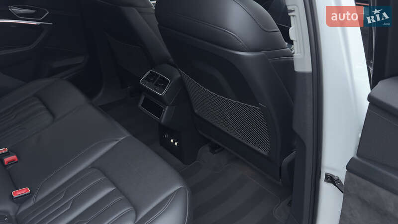 Внедорожник / Кроссовер Audi e-tron 2019 в Сваляве