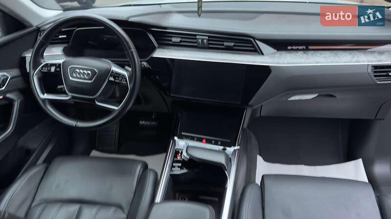 Внедорожник / Кроссовер Audi e-tron 2019 в Сваляве