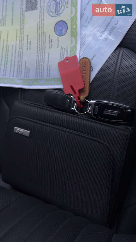 Внедорожник / Кроссовер Audi e-tron 2019 в Сваляве