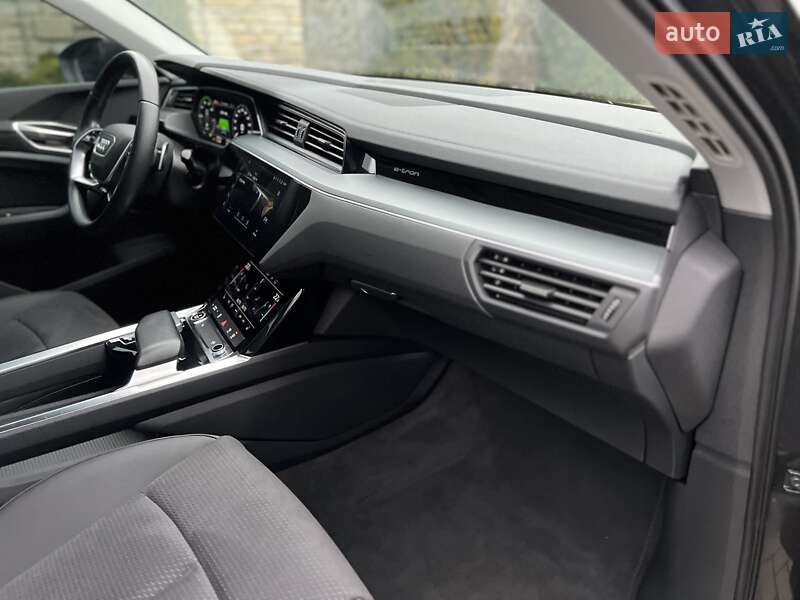 Позашляховик / Кросовер Audi e-tron 2023 в Хмельницькому