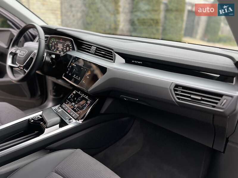 Позашляховик / Кросовер Audi e-tron 2023 в Хмельницькому