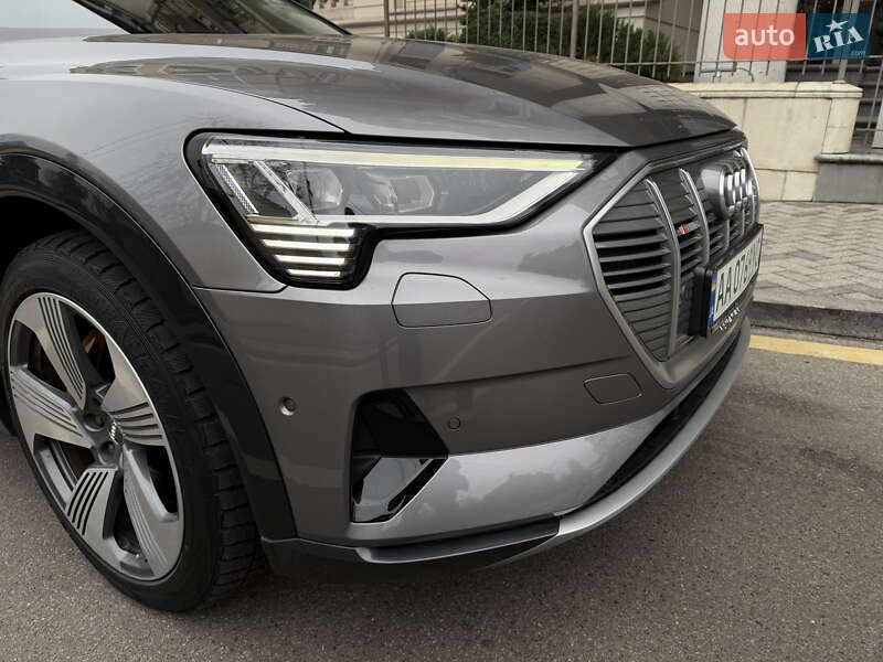 Внедорожник / Кроссовер Audi e-tron 2019 в Киеве