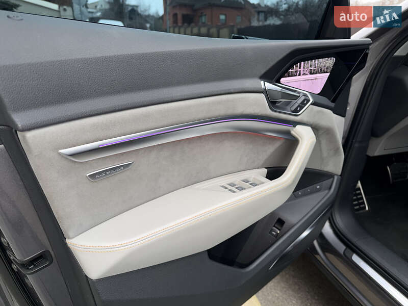 Внедорожник / Кроссовер Audi e-tron 2019 в Киеве