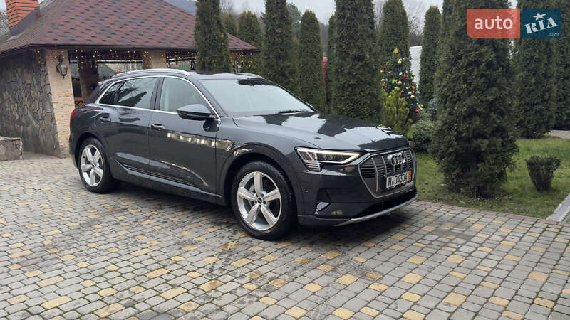 Внедорожник / Кроссовер Audi e-tron 2021 в Сваляве