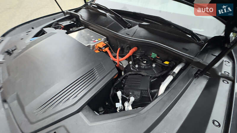 Внедорожник / Кроссовер Audi e-tron 2021 в Сваляве