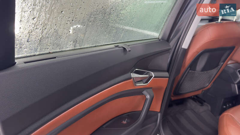 Внедорожник / Кроссовер Audi e-tron 2021 в Сваляве