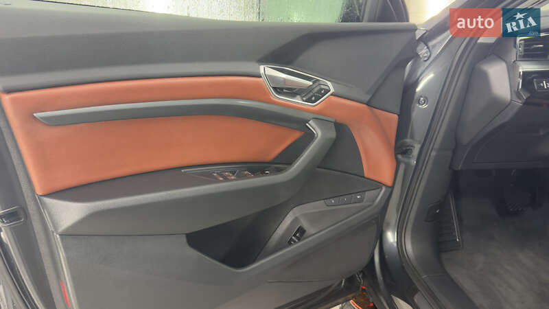 Внедорожник / Кроссовер Audi e-tron 2021 в Сваляве