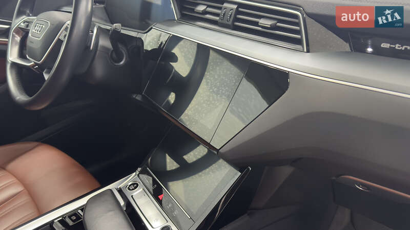 Внедорожник / Кроссовер Audi e-tron 2021 в Сваляве