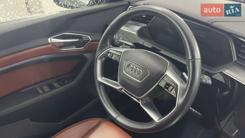 Внедорожник / Кроссовер Audi e-tron 2021 в Сваляве