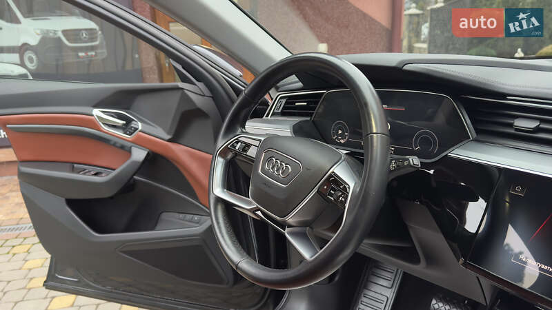 Внедорожник / Кроссовер Audi e-tron 2021 в Сваляве