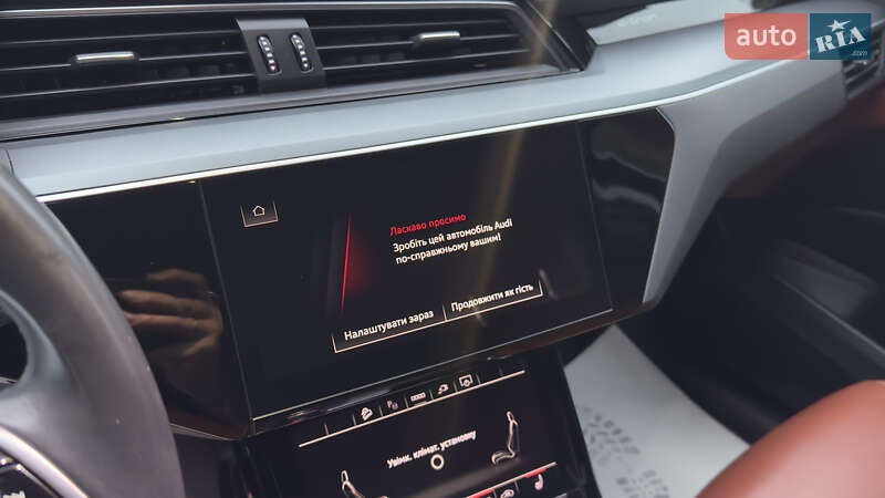 Внедорожник / Кроссовер Audi e-tron 2021 в Сваляве