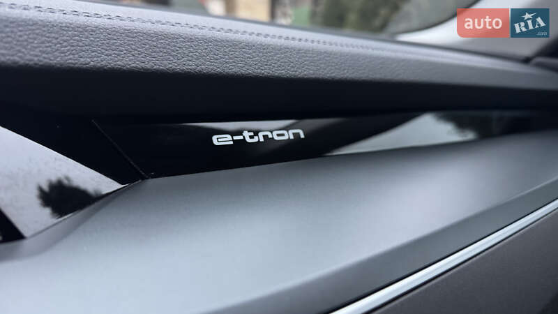 Внедорожник / Кроссовер Audi e-tron 2021 в Сваляве