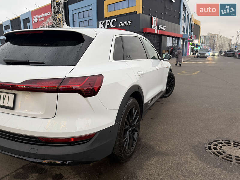 Внедорожник / Кроссовер Audi e-tron 2021 в Киеве