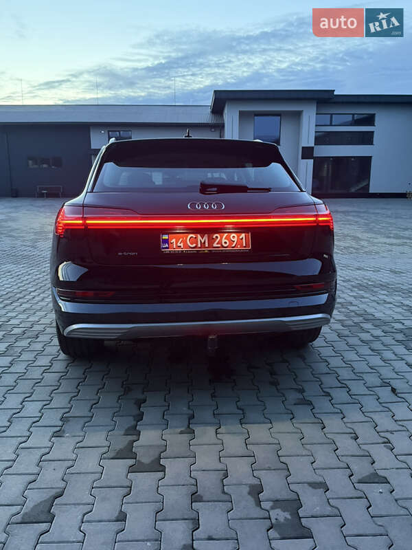 Внедорожник / Кроссовер Audi e-tron 2022 в Иршаве