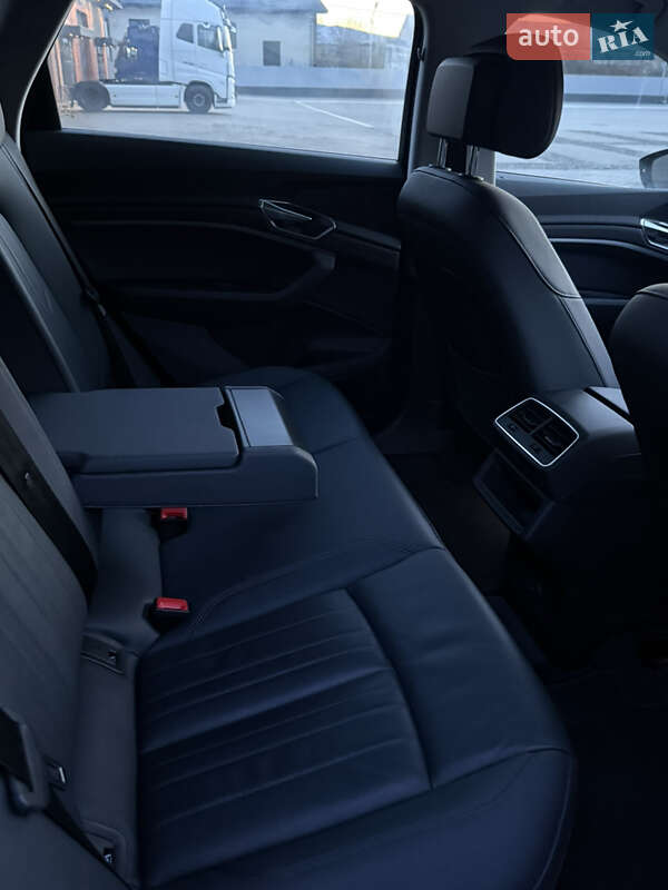 Внедорожник / Кроссовер Audi e-tron 2022 в Иршаве