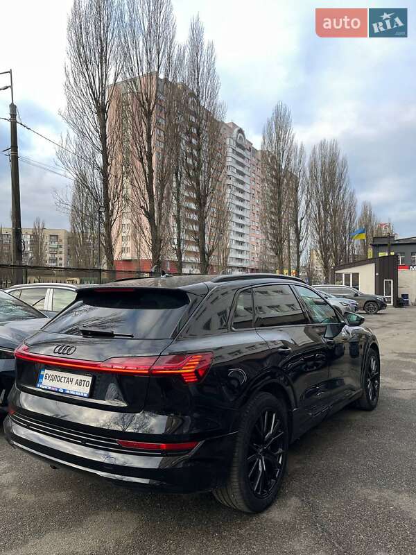 Позашляховик / Кросовер Audi e-tron 2021 в Києві
