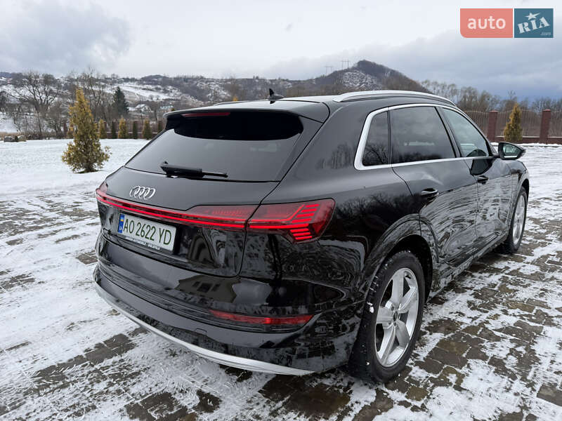 Внедорожник / Кроссовер Audi e-tron 2020 в Сваляве фото 7 Внедорожник / Кроссовер Audi e-tron 2020 в Сваляве