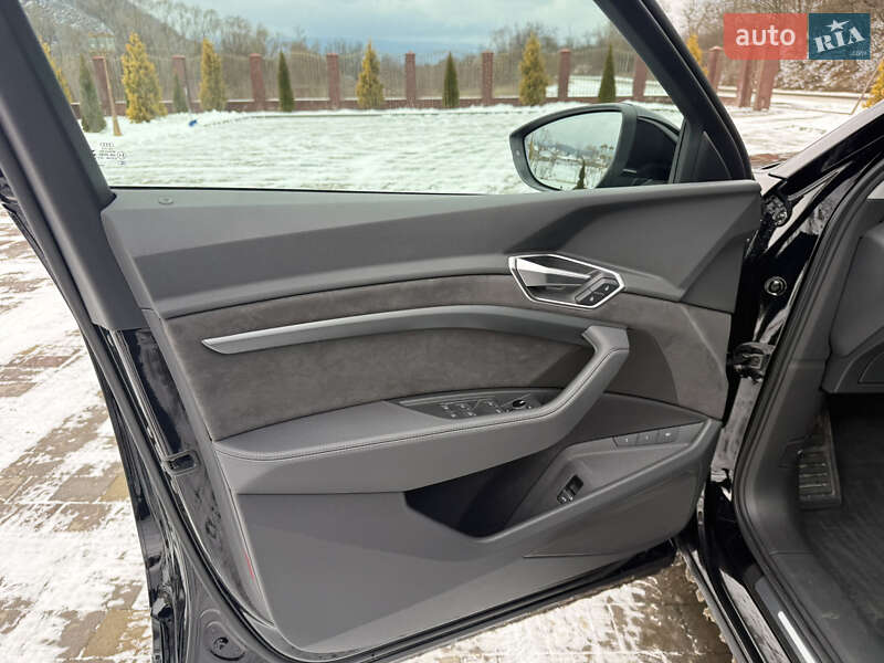 Внедорожник / Кроссовер Audi e-tron 2020 в Сваляве фото 22 Внедорожник / Кроссовер Audi e-tron 2020 в Сваляве