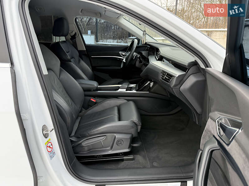 Внедорожник / Кроссовер Audi e-tron 2021 в Ровно