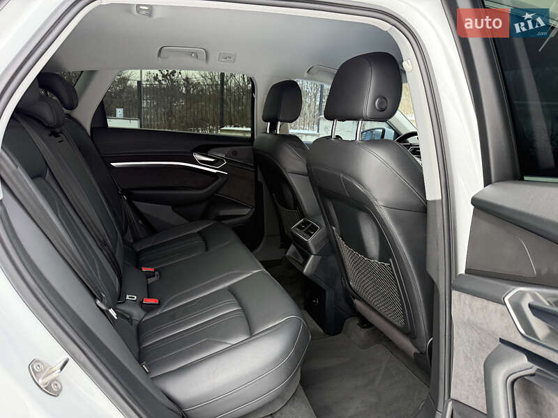 Внедорожник / Кроссовер Audi e-tron 2021 в Ровно