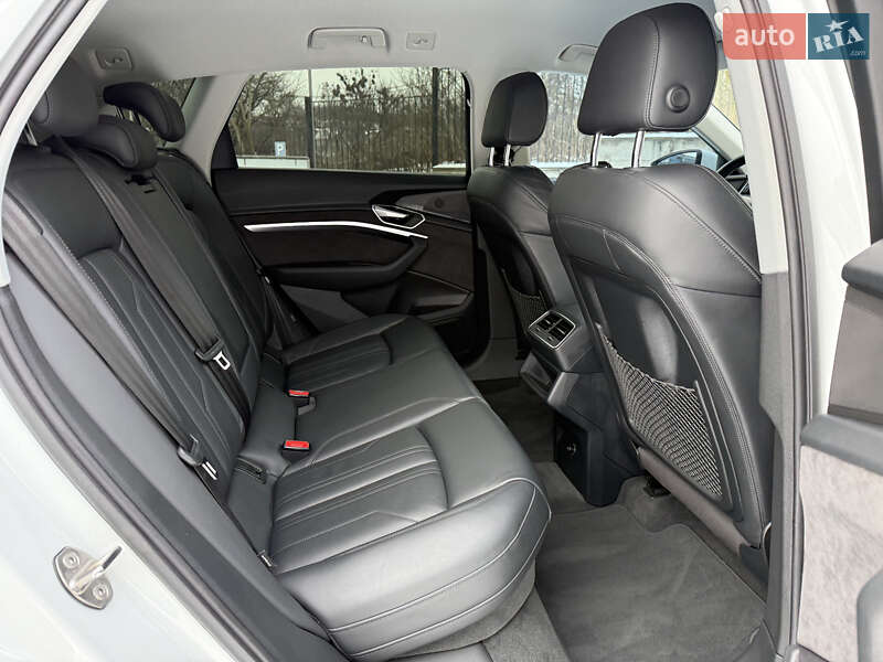 Внедорожник / Кроссовер Audi e-tron 2021 в Ровно