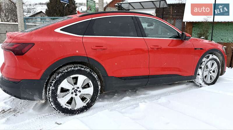 Позашляховик / Кросовер Audi e-tron 2020 в Турці