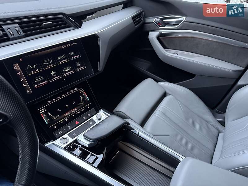 Позашляховик / Кросовер Audi e-tron 2021 в Києві