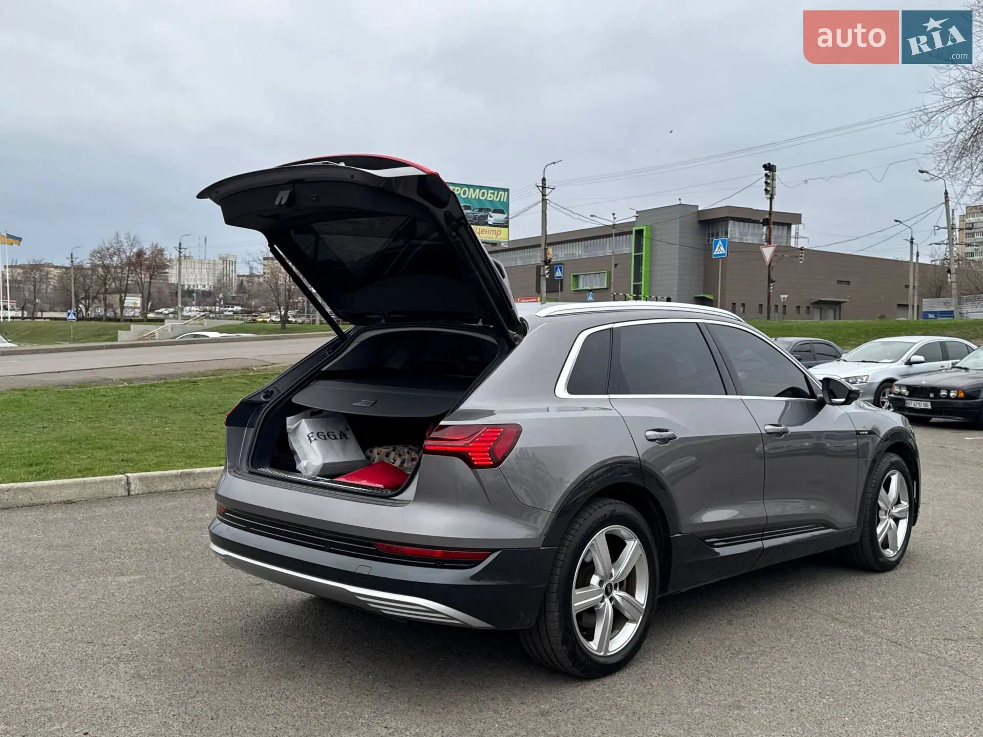 2021 Audi e-tron - мініатюра 21