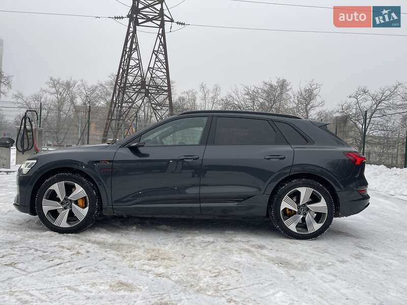Внедорожник / Кроссовер Audi e-tron 2022 в Киеве