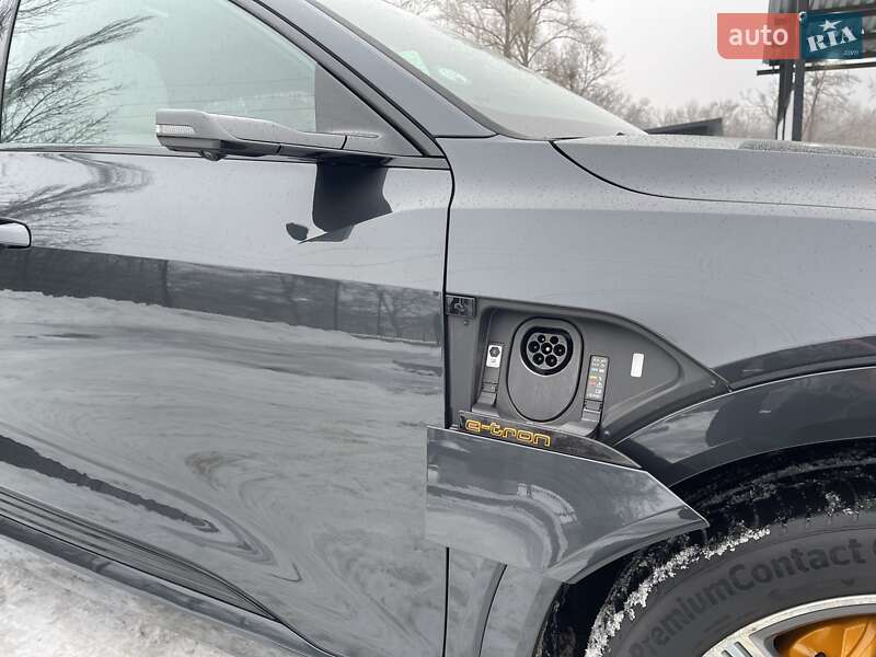 Внедорожник / Кроссовер Audi e-tron 2022 в Киеве