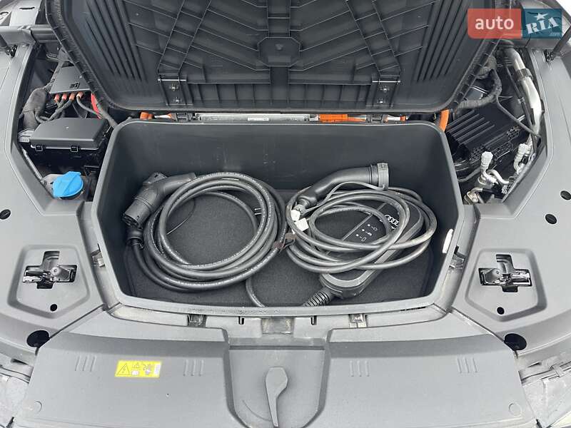 Внедорожник / Кроссовер Audi e-tron 2022 в Киеве