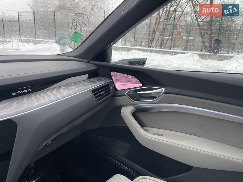 Внедорожник / Кроссовер Audi e-tron 2022 в Киеве