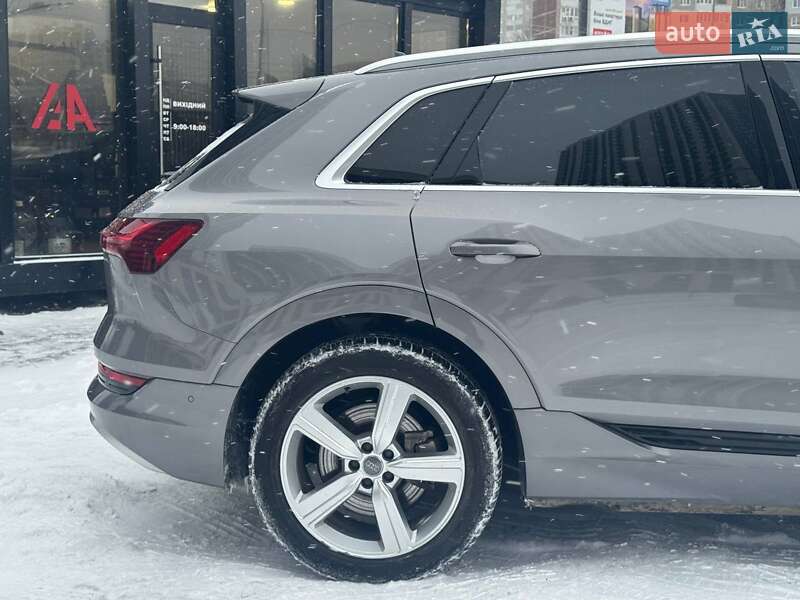 Внедорожник / Кроссовер Audi e-tron 2019 в Киеве