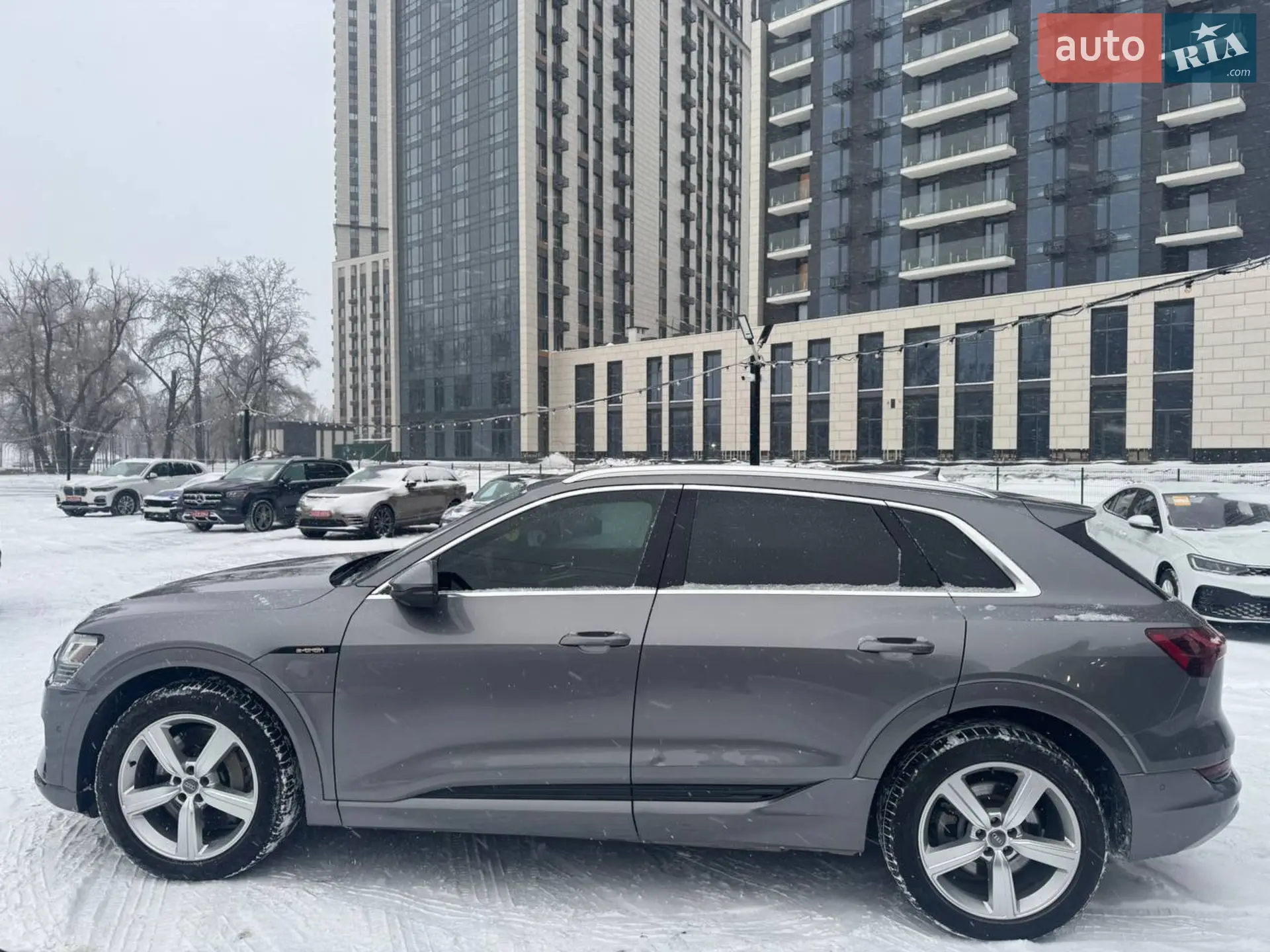 2019 Audi e-tron - мініатюра 12
