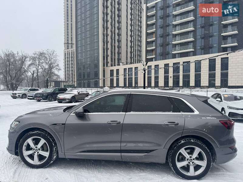 Внедорожник / Кроссовер Audi e-tron 2019 в Киеве