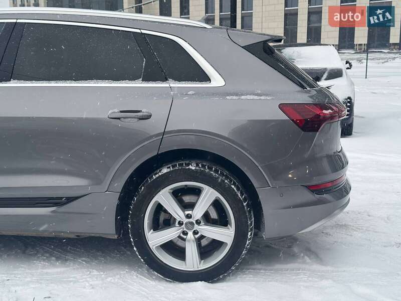 Внедорожник / Кроссовер Audi e-tron 2019 в Киеве