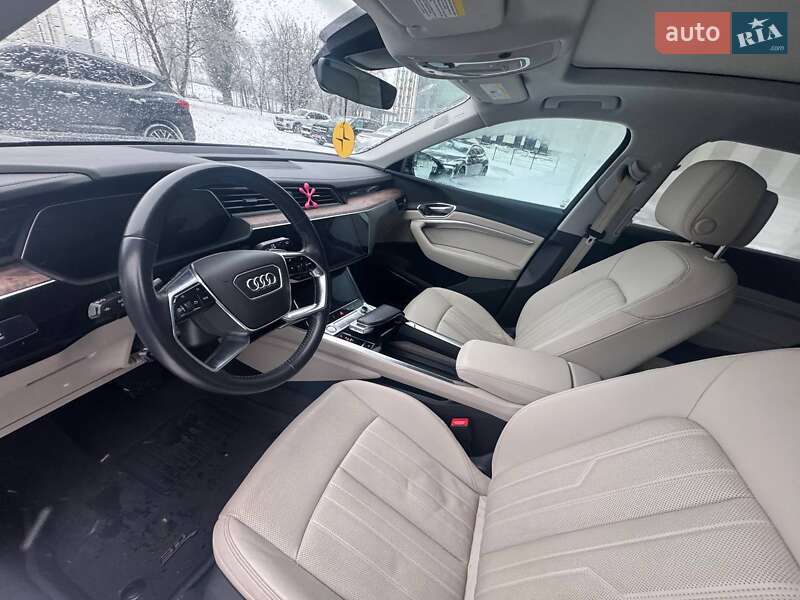 Внедорожник / Кроссовер Audi e-tron 2019 в Киеве