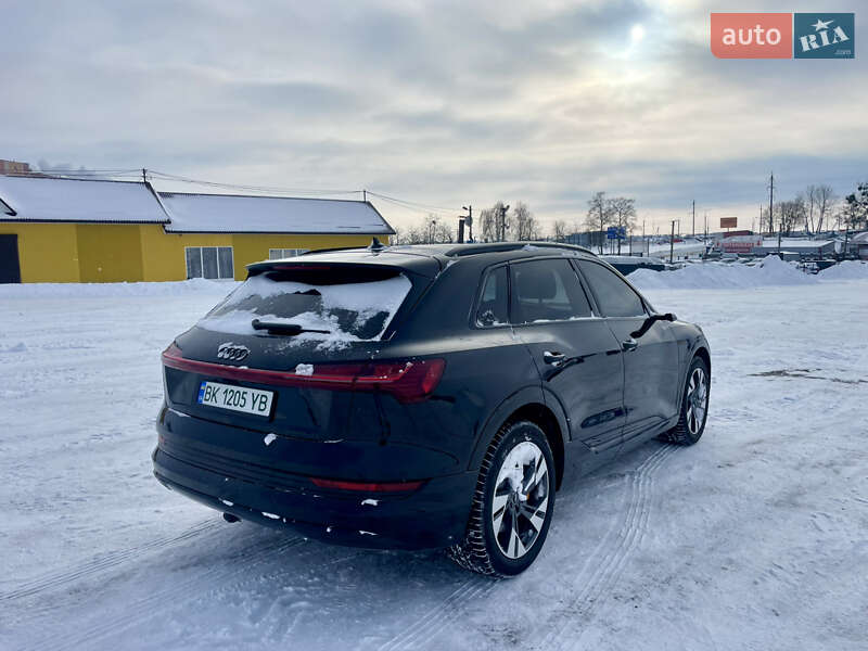 Внедорожник / Кроссовер Audi e-tron 2022 в Ровно
