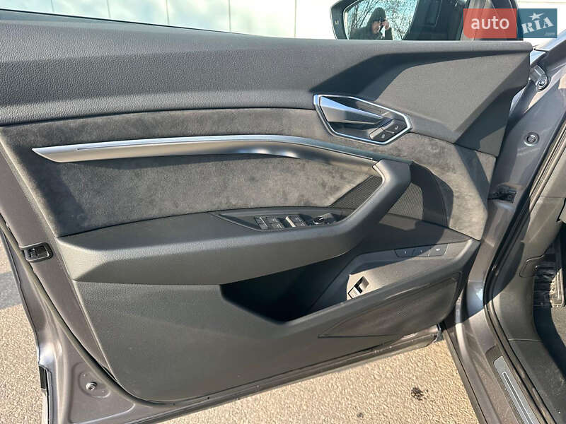 Позашляховик / Кросовер Audi e-tron 2020 в Ірпені